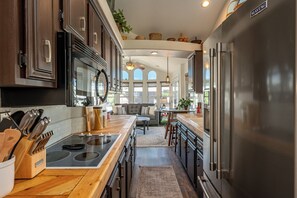 Private kitchen - Live on Island Time on Beachcomber Blvd, Lake Havasu City (Lake Havasu City)