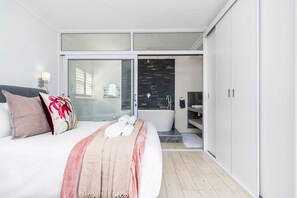 2 bedrooms, free WiFi, bed sheets - Sea La Vie - Two Bedroom Apartment, Sleeps 4 (Cape Town)