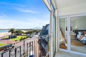 Interior - Sea La Vie - Two Bedroom Apartment, Sleeps 4 (Cape Town)
