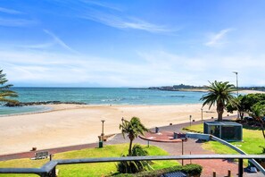 On the beach - Sea La Vie - Two Bedroom Apartment, Sleeps 4 (Cape Town)