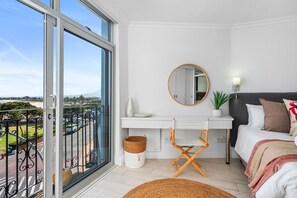 2 bedrooms, free WiFi, bed sheets - Sea La Vie - Two Bedroom Apartment, Sleeps 4 (Cape Town)