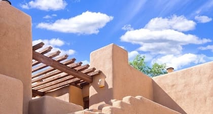 Santa Fe | Easy City Retreat | Pool + Downtown
