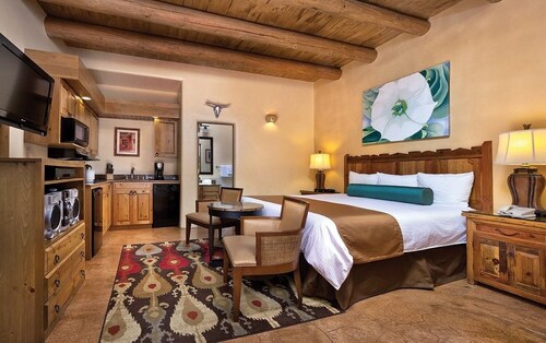 Santa Fe | Easy City Retreat | Pool + Downtown
