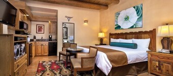 Santa Fe | Easy City Retreat | Pool + Downtown