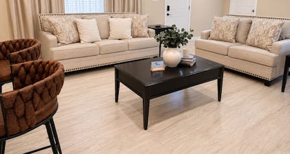 Modern Home, 3BR 2BA , Smart TV, Free Parking, Fast WiFi