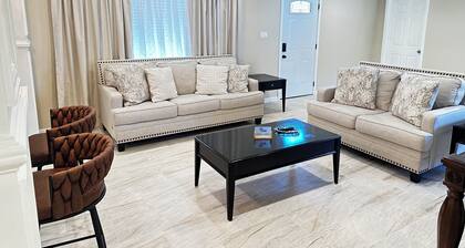 Cozy 3-bedroom house in gorgeous Hobbs with AC, fast wifi and pet friendly.