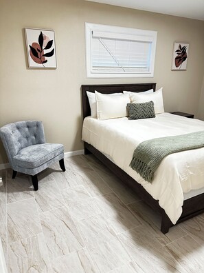 3 habitaciones, escritorio, tabla de planchar con plancha y wifi gratis 