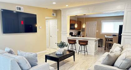 Modern Home, 3BR 2BA , Smart TV, Free Parking, Fast WiFi