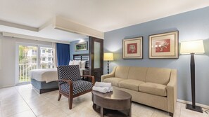 Zimmersafe, Schreibtisch, Bügeleisen/Bügelbrett, Reisekinderbett