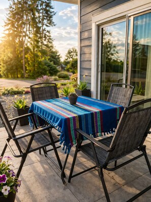 Outdoor dining - Ocean and Mountain View Home (Parksville)