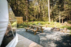 Outdoor dining - Ferncrest Chambers Creek (Grandview)