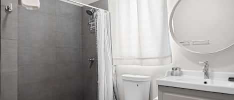 Bruser, hårtørrer, håndklæder, Shampoo