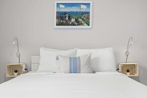1 bedroom, desk, internet, bed sheets