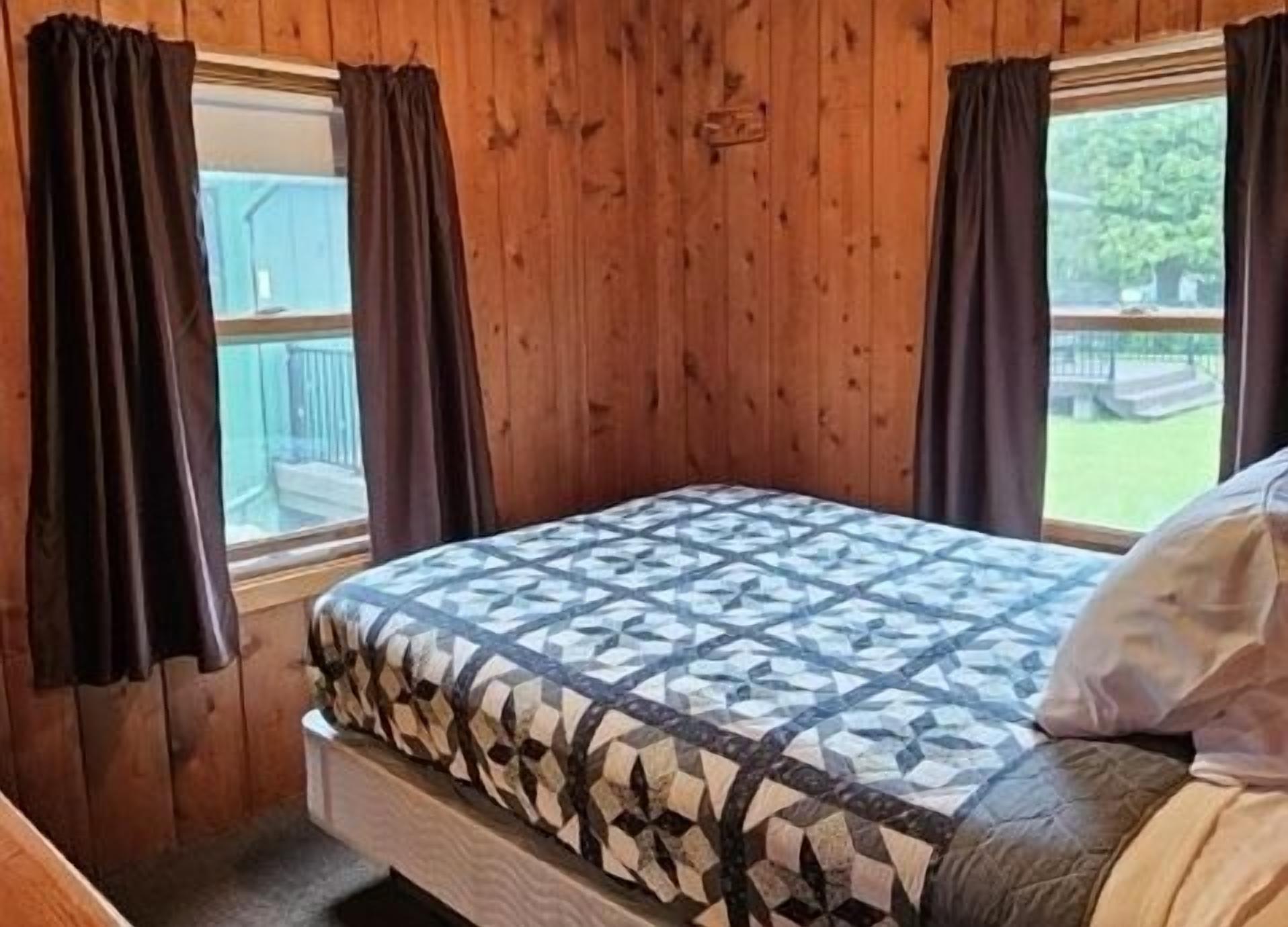 13 bedrooms, free WiFi, bed sheets