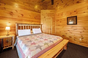 Room - Near Downtown Gatlinburg | Mountain Views, Theater, Game Room, Hot Tub, Resort Pool (Gatlinburg)