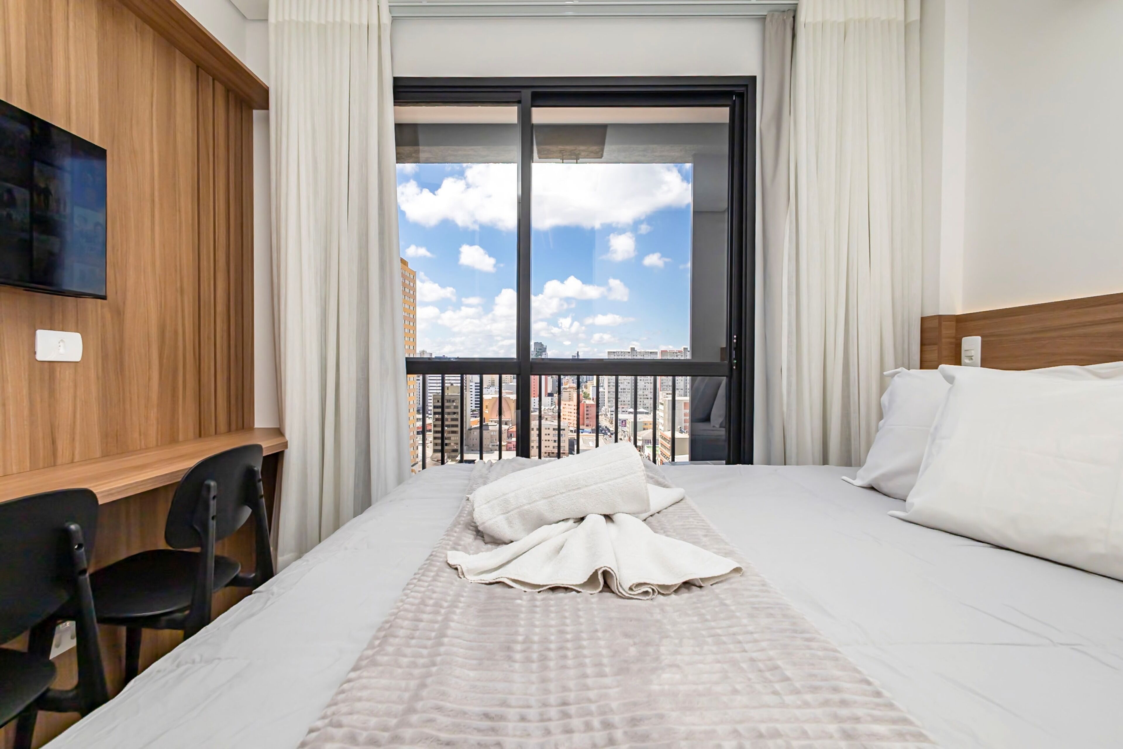 Espacio para trabajar con laptop, wifi y ropa de cama 