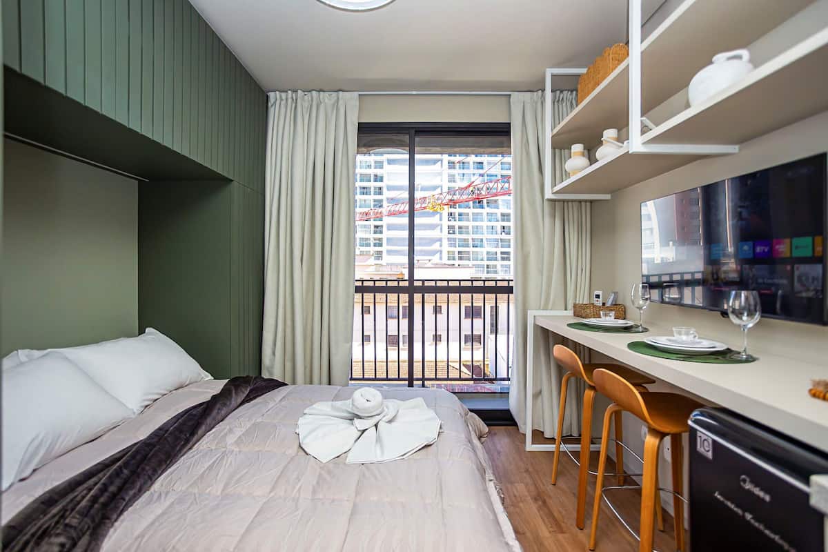 Estudio exclusivo | Espacio para trabajar con laptop, wifi y ropa de cama