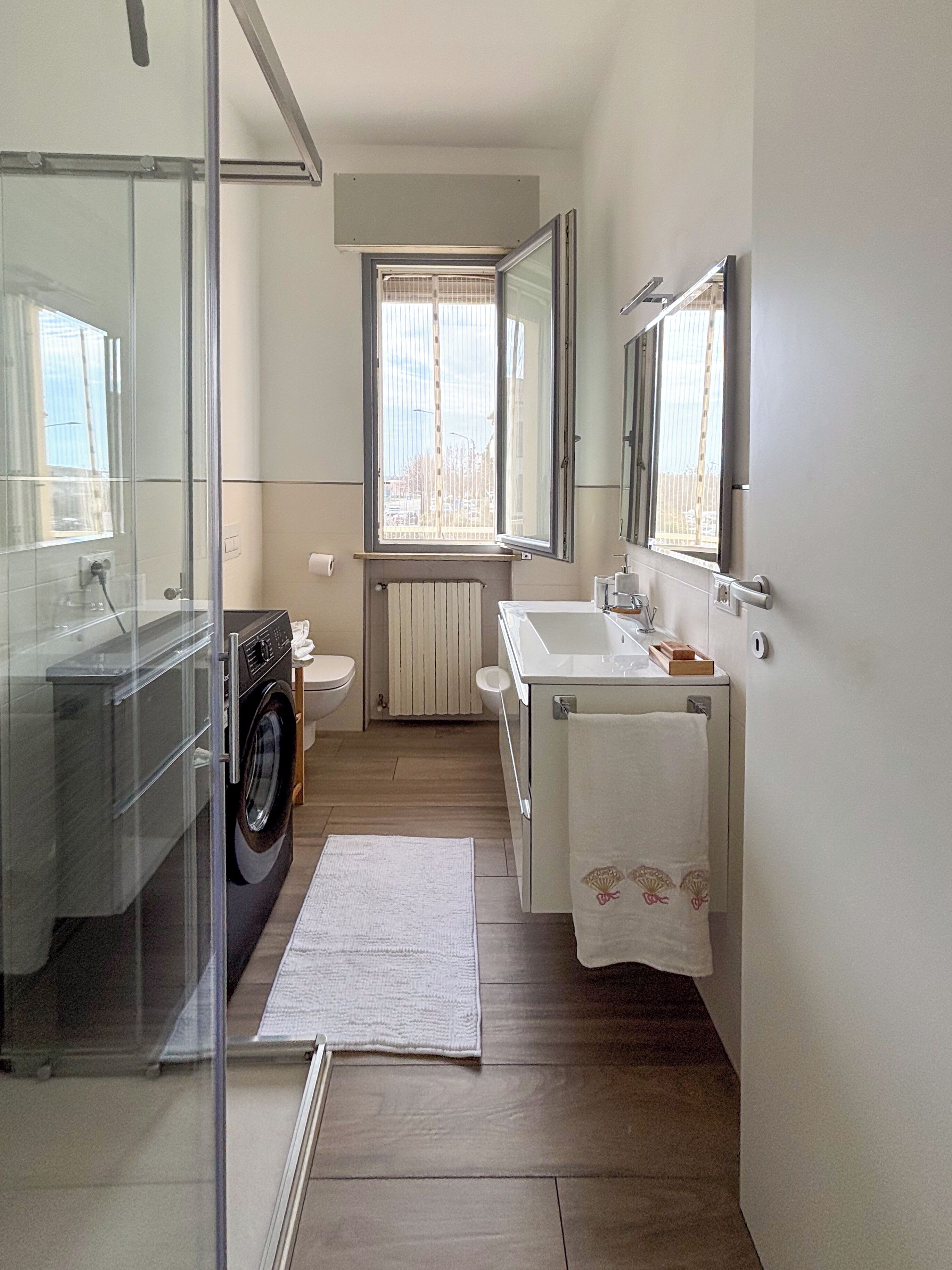 Doccia, asciugacapelli, bidet, asciugamani
