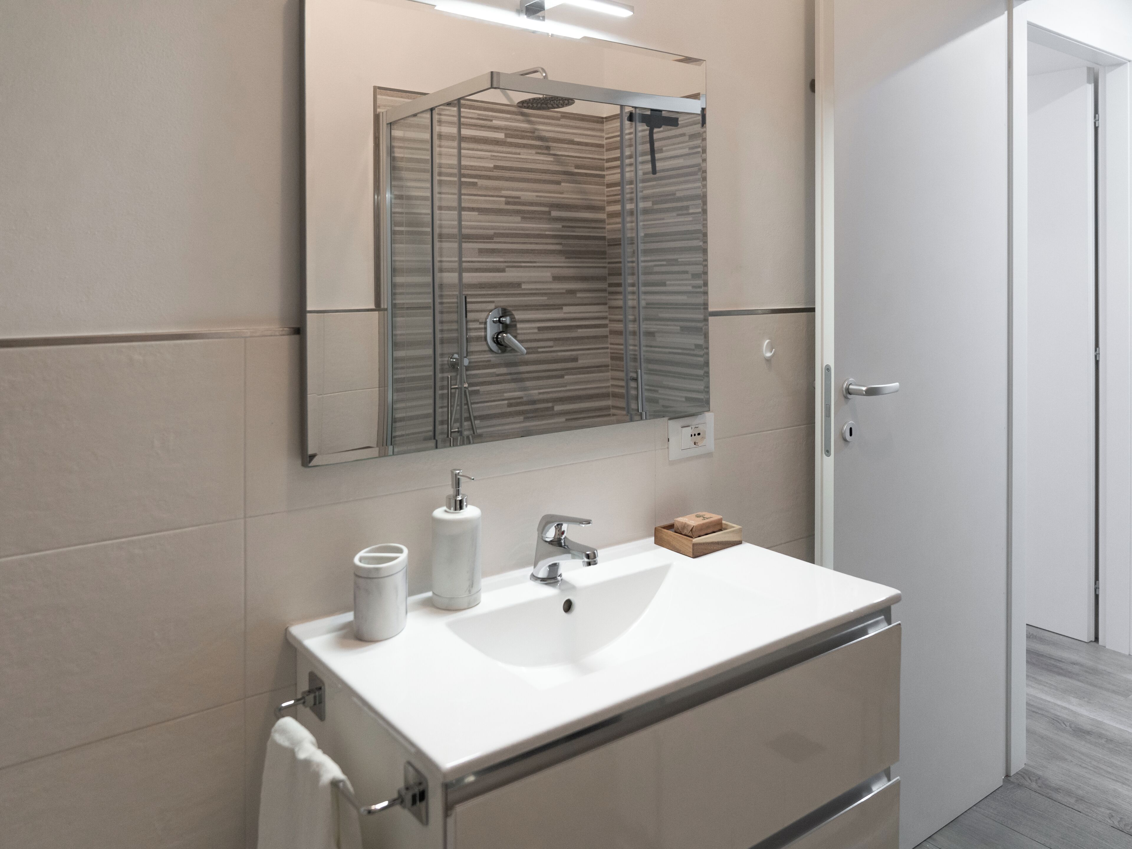 Doccia, asciugacapelli, bidet, asciugamani