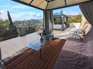 Terrace/patio - Privatized house - Swimming pool & garden - Up to 12 pers + garden privatization (Nice)