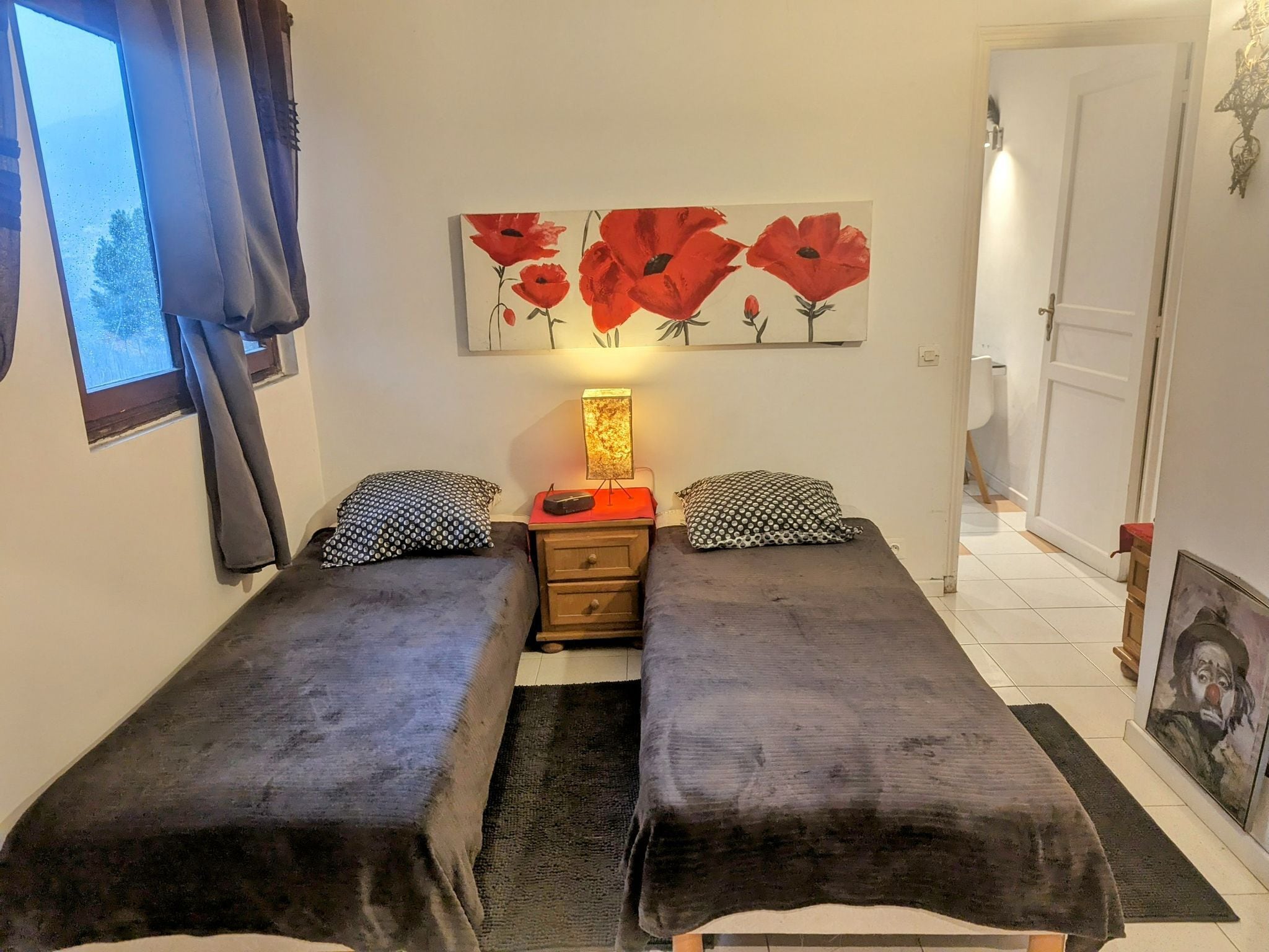 2 habitaciones, tabla de planchar con plancha, internet y ropa de cama 