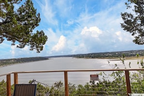 Property grounds - Lakefront Home w/Views, Huge Deck, Family-Friendly (Lago Vista)