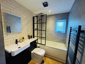 Bathroom - Station House – Platform 3 - 4 Bedrooms - Sleeps 6 (Harrington)