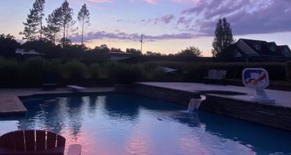Delightful 1-bedroom poolside house with AC in charming Hahira.