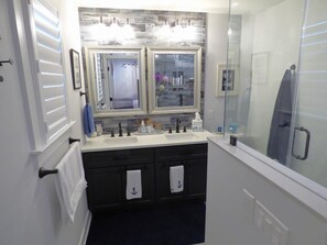 Bathroom - Spacious 1st Floor Beach Retreat | Prime Central Ave Location | Walk to Beach & Boardwalk (Ocean City)