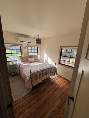 3 bedrooms, WiFi, bed sheets, wheelchair access