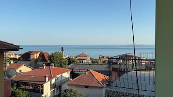 Family Studio, Balcony, Ocean View | Kawasan hartanah