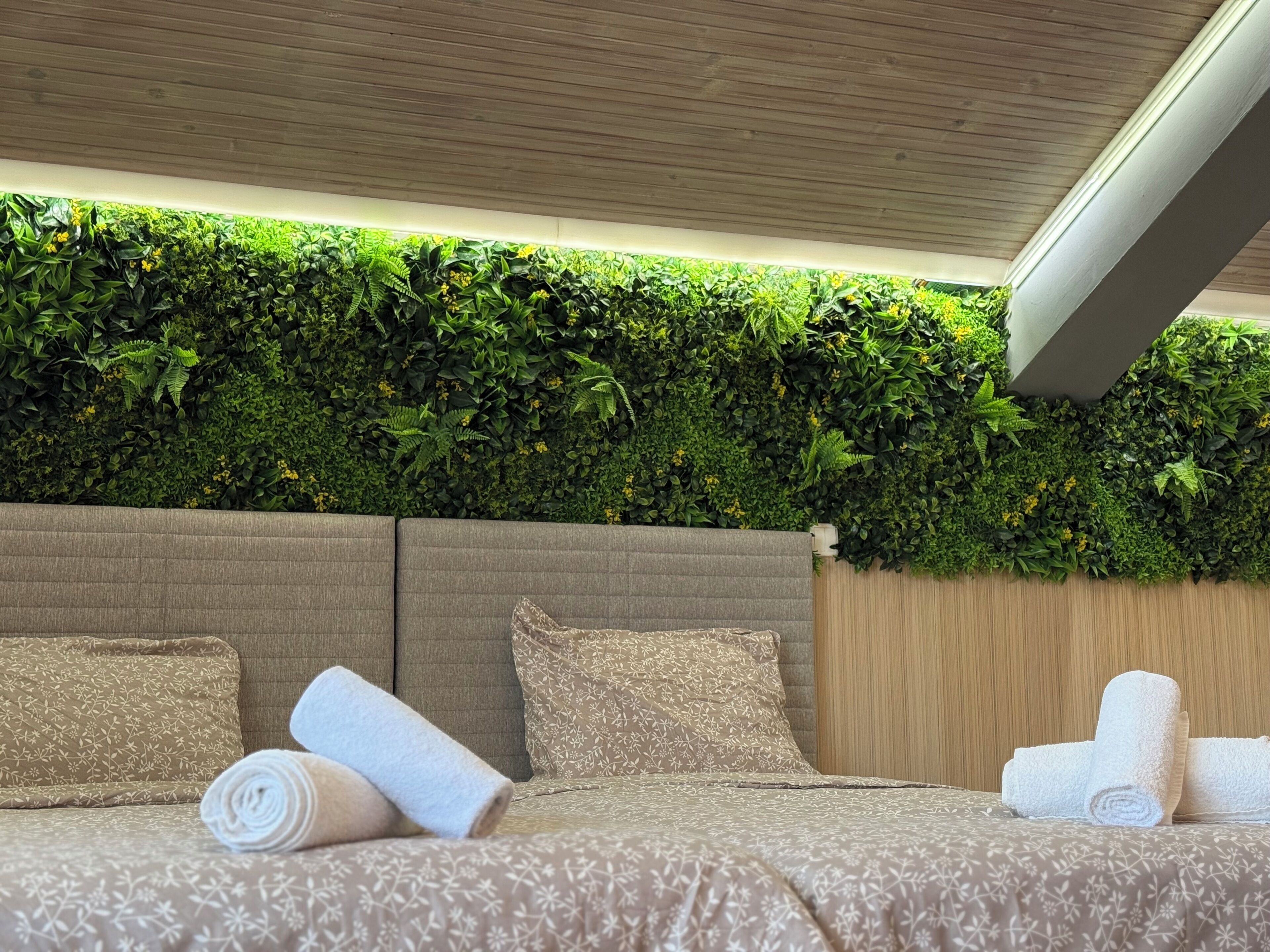 Monolocale, balcone, vista oceano | Una scrivania, postazione laptop, ferro/asse da stiro, Wi-Fi gratuito