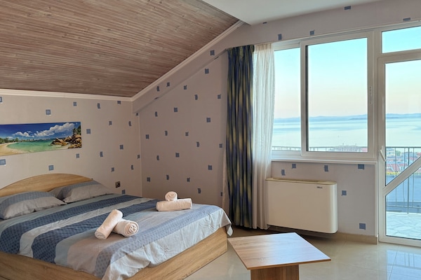 Room, Balcony, Ocean View | Desk, laptop workspace, iron/ironing board (on request), WiFi (free)