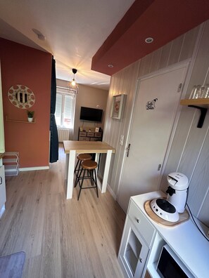Private kitchen - Cozy studio - Ploërmel city center - Wi-Fi and parking (Ploërmel)