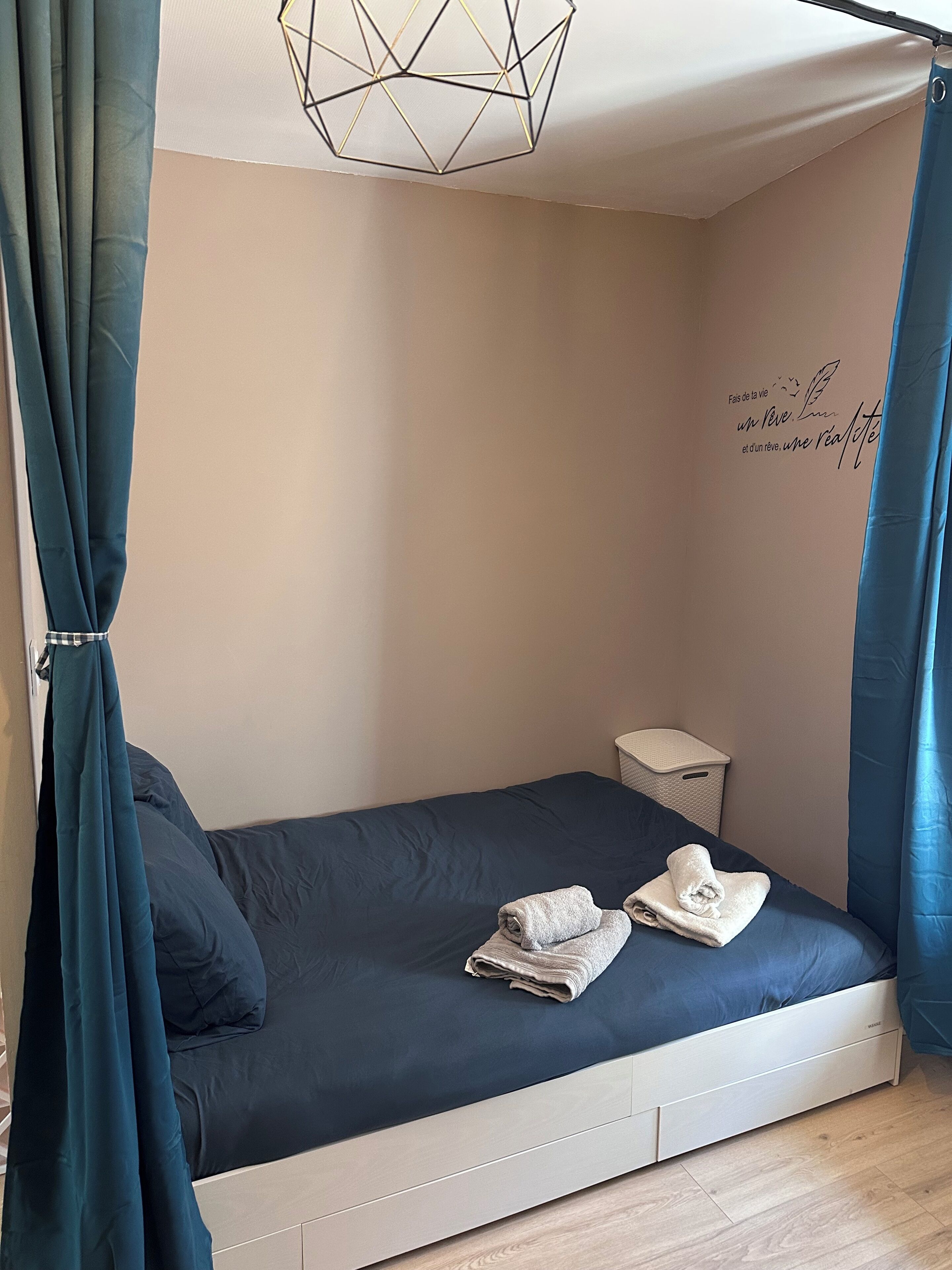 1 bedroom, WiFi, bed sheets
