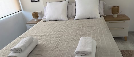 2 bedrooms, iron/ironing board, Internet, bed sheets
