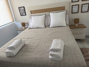 2 bedrooms, iron/ironing board, Internet, bed sheets
