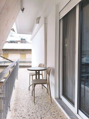 Outdoor dining - Casa Libero - Steps to Old Town & Venetian Harbor (Chania)