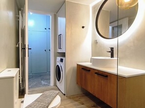 Bathroom - Casa Libero - Steps to Old Town & Venetian Harbor (Chania)