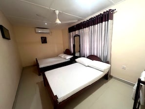 6 bedrooms, iron/ironing board, WiFi, bed sheets