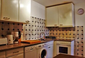 House, 2 Bedrooms | Interior - Tranquil 2-bedroom House Rental in Praia Grande, Brazil (Praia Grande)