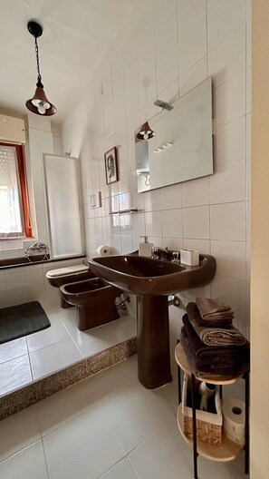 Bathroom - Soleja House, 1000 meters from Poetto beach and Molentargius Park (Quartu Sant'Elena)