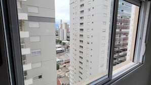 A window with a view of high-rise buildings. - Setor Bueno, Academia Piscina Órion Business (Goiânia)