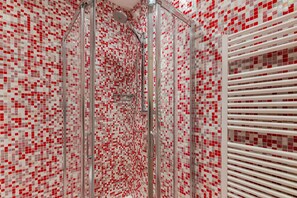 Dusche, Haartrockner, Bidet, Handtücher