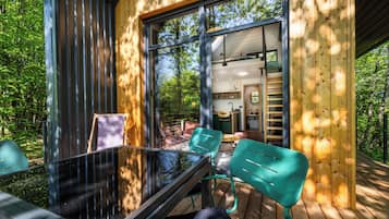 Apartment, Balcony, Park View | Outdoor dining