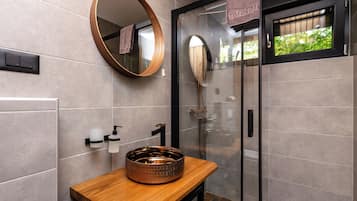 Apartment, Balcony, Park View | Bathroom