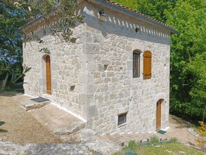 Exterior - Cosy, intimate farmhouse in the Agen countryside (madaillan)