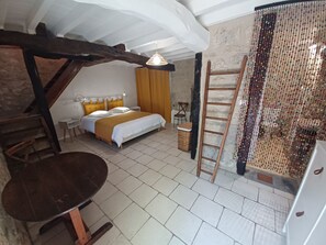 Room - Cosy, intimate farmhouse in the Agen countryside (madaillan)