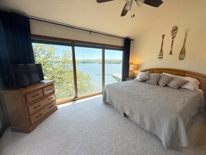 3 bedrooms, iron/ironing board, WiFi, bed sheets - Lakefront Condo Balcony & Pool Near Margaritaville, Redheads Grill, Shorty Pants (Osage Beach)