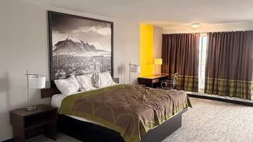 Economy Single Room, 1 King Bed, Non Smoking, Mountain View | Desk, laptop workspace, WiFi (free)